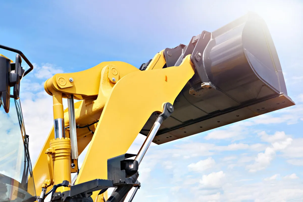 Wheel loader hydraulic lift arms and bucket tilt functions controlled by a wireless remote system